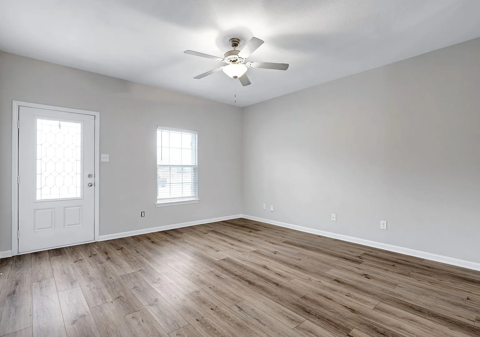 Move-In Special: One Week Free Well-Planned Layout Close To Randolph Afb And 1604 — Photo 3