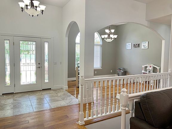 3rd image of 1104 Whitewater Dr