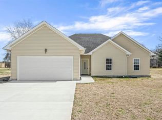 108 Red Bird Ave, Adairville, KY 42202