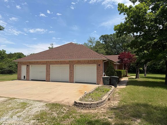 2nd image of 8205 Glory Ln