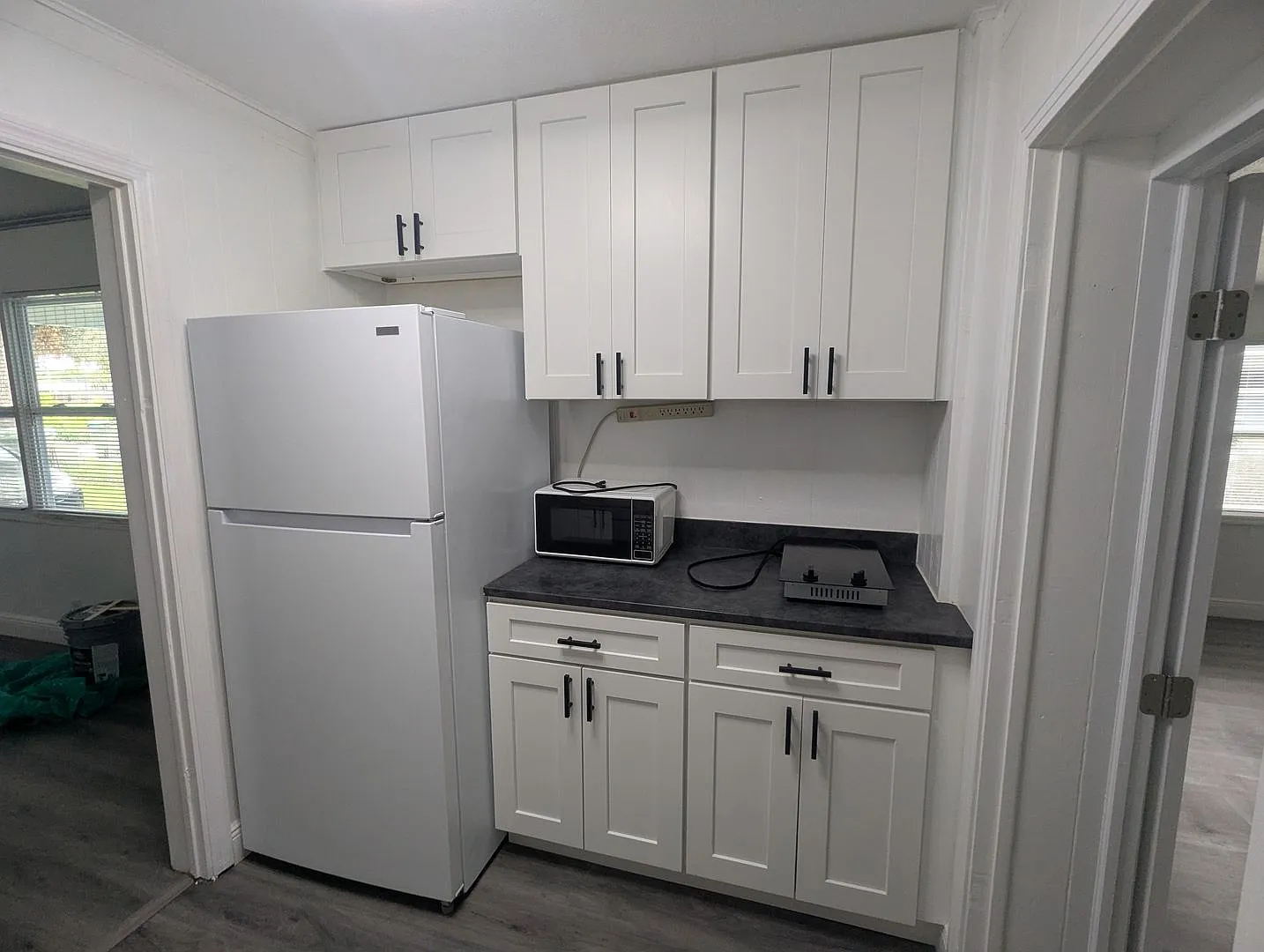 First Floor One Bedroom, One Bathroom For Rent, Pets Welcome, and Private Covered Parking — Photo 4