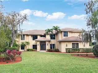 4301 Silver Fox Dr, Naples, FL 34119
