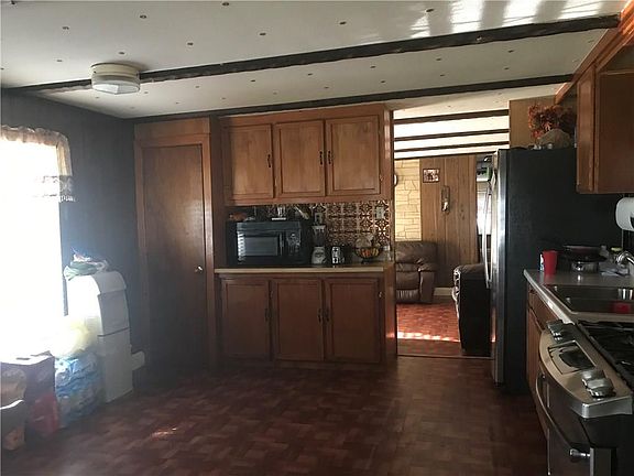 3rd image of 5576 Spur Ln