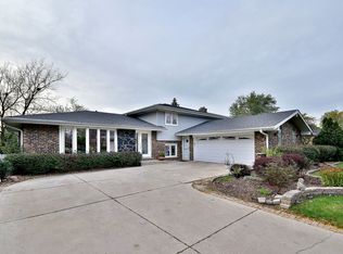 6734 Charleston Dr, Darien, IL 60561
