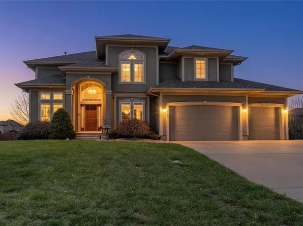 500 NE Woodpark Ln, Lees Summit, MO 64086