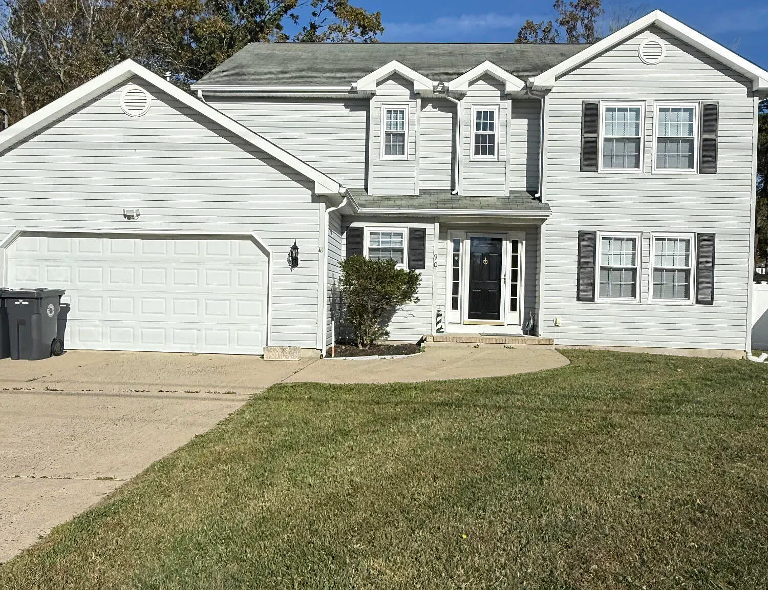 4 bed, 2.5 bath, 2221 sqft, $3,200 — Photo 2