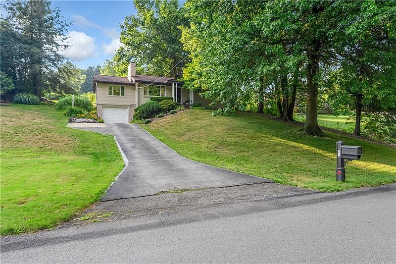 1st image of 21 Ellen Dr