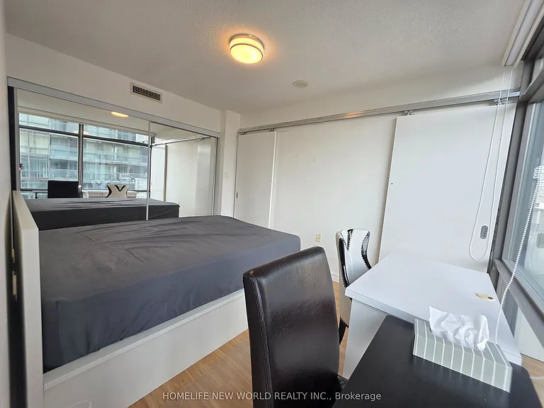 37 Grosvenor St #1701 — Photo 21