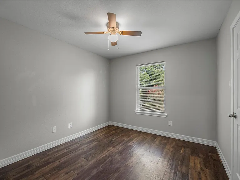 1123 Runneburg Rd — Photo 16