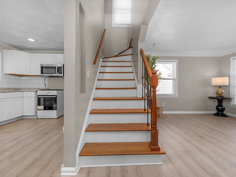 18214 Lewis Dr — Photo 14