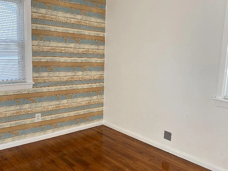 1537 Kingston Ave — Photo 14