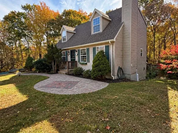172 Walnut St, Douglas, MA 01516