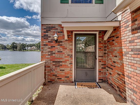 3rd image of 423 Lakebend Pl