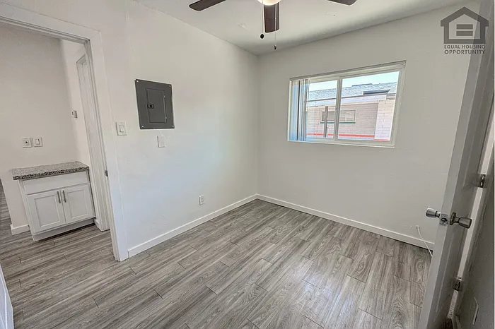 1342 E Willetta St #6 — Photo 14