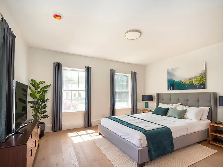 215 Gardner St #1 — Photo 8