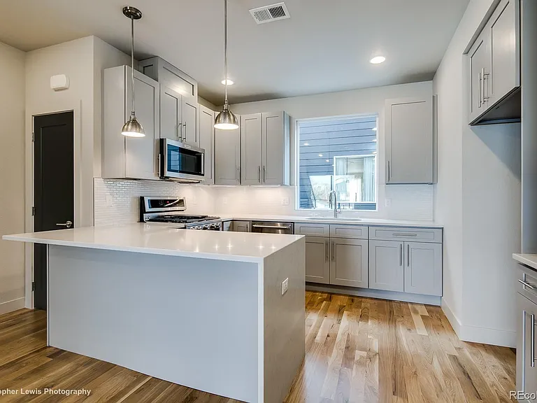1559 King St — Photo 6