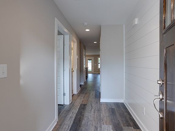 3rd image of 100 Brook Ct