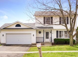 2444 Meadow Creek Dr, Sycamore, IL 60178