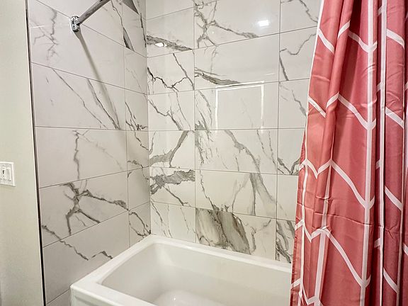 4th image of 450 S Main St #613