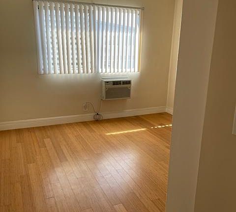 4th image of 4408 Murietta Ave #8
