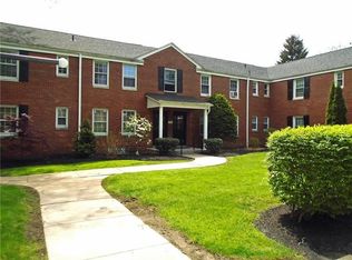 834 Thorn St APT 19, Sewickley, PA 15143