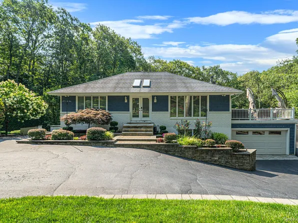56 Old Homestead Road, Port Jefferson, NY 11777