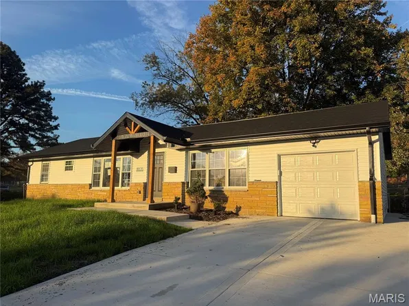 8135 Rockwood Dr, Saint Louis, MO 63123
