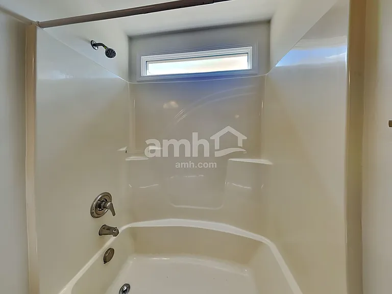 10704 Sandy Ct — Photo 10