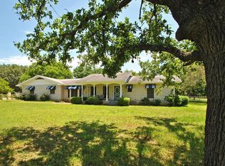 359 Primrose Ln, Fredericksburg, TX 78624