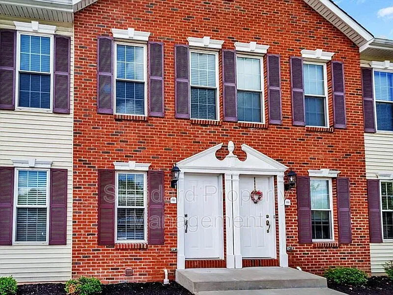 3 bed, 1.5 bath, 1400 sqft, $2,295 — Photo 1