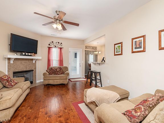 3rd image of 2227 Cason Ln