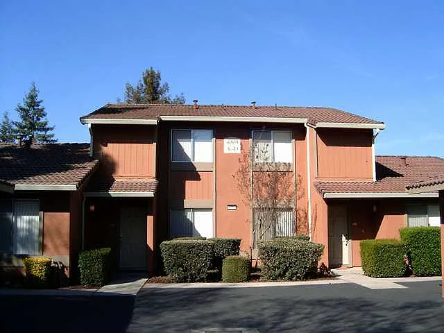 4005 Elmo Loop APT C photo 1
