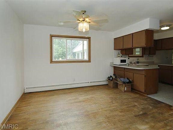 4th image of 186 Lincolnwood Dr