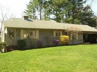 8 Nipsah Rd, Warwick, RI 02818