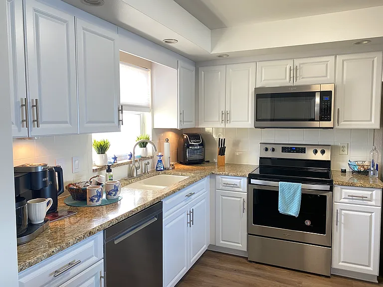 4525 Cove Cir — Photo 9