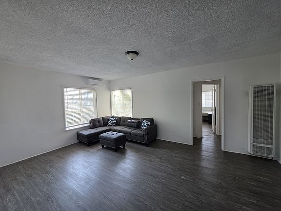3rd image of 1349 W 35th Pl #2