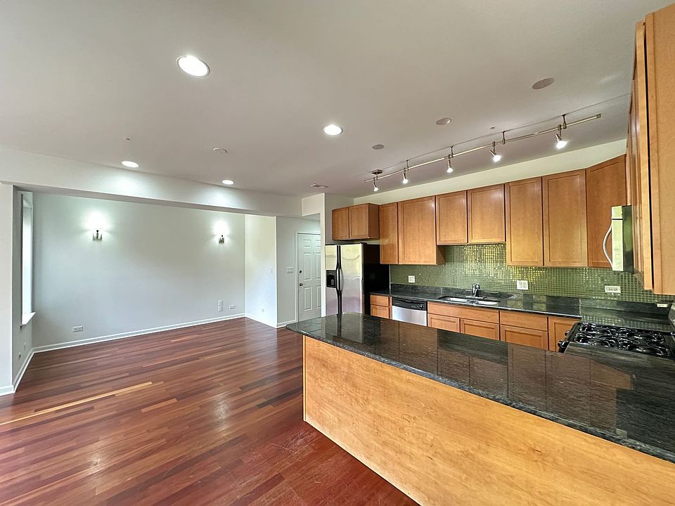 1st image of 4849 N Christiana Ave #3