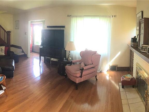 4th image of 941 Harrison Ave