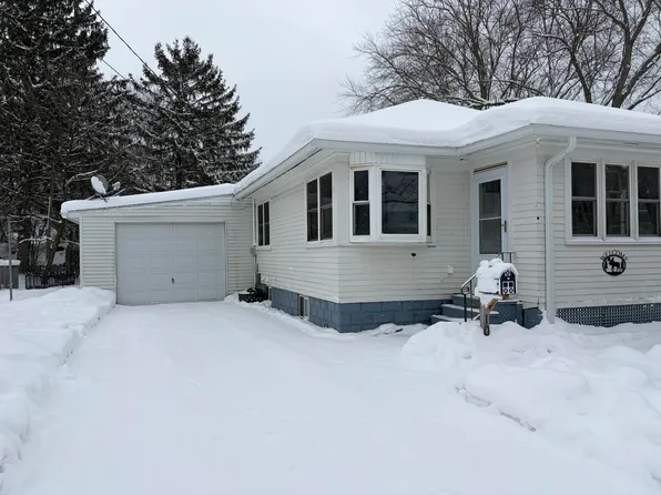 106 N Reinberg Ave, Scottville, MI 49454