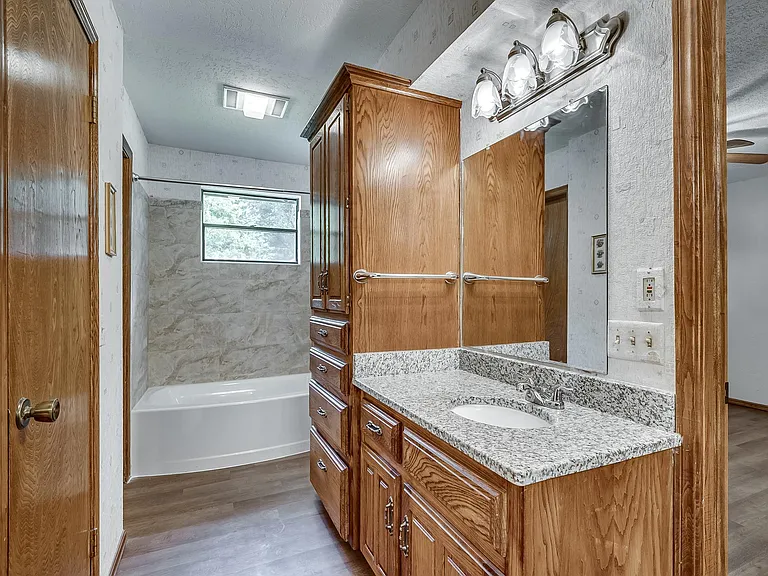 1111 Robin Hood Ln — Photo 13