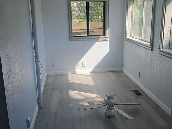 5th image of 225 Brock St