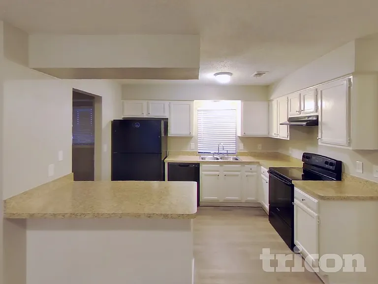 300 Ripplewood Dr — Photo 5
