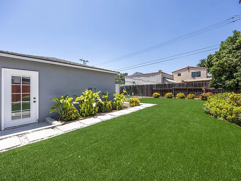 1041 Rose Ave — Photo 15