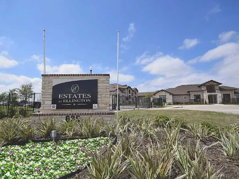 Estates at Ellington — Photo 1