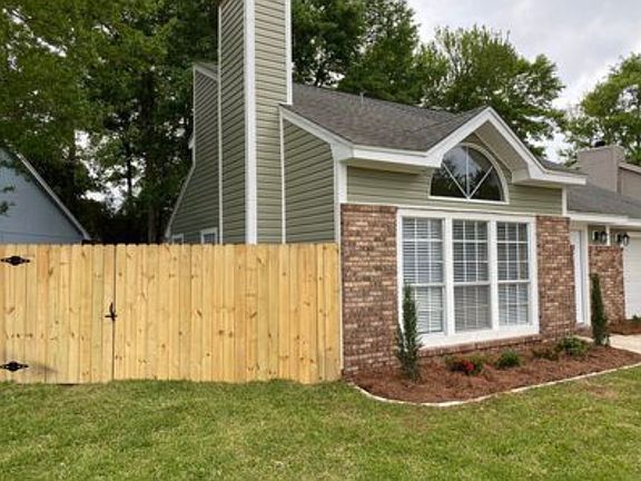 2nd image of 394 Canterbury Cir