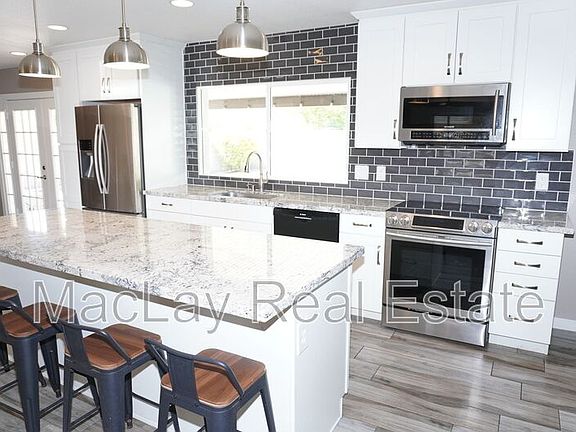 3rd image of 2124 E Fremont Dr