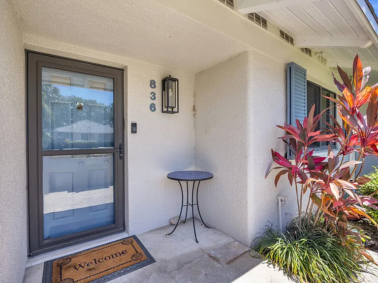 836 Club Dr — Photo 4