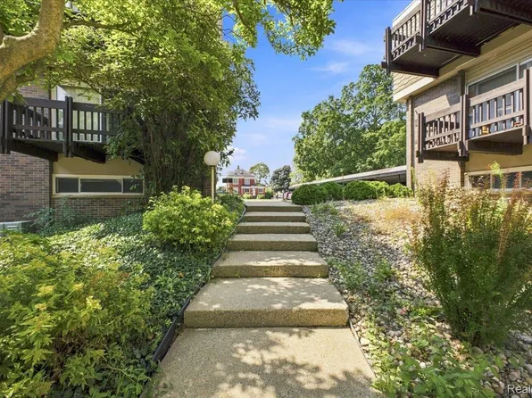 250 N Liberty St APT 206, Belleville, MI 48111