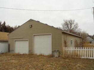 206 N Parker St, Palisade, NE 69040