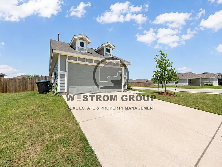2800 Slatewood Dr — Photo 3